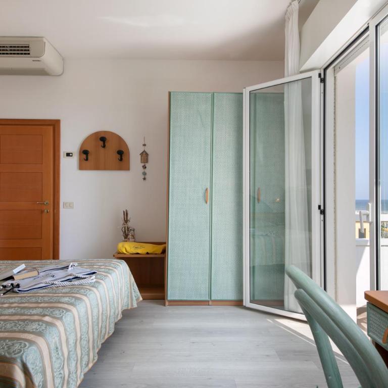 Hotel Cigno D'Oro - Quadruple Room with Sea View - 7