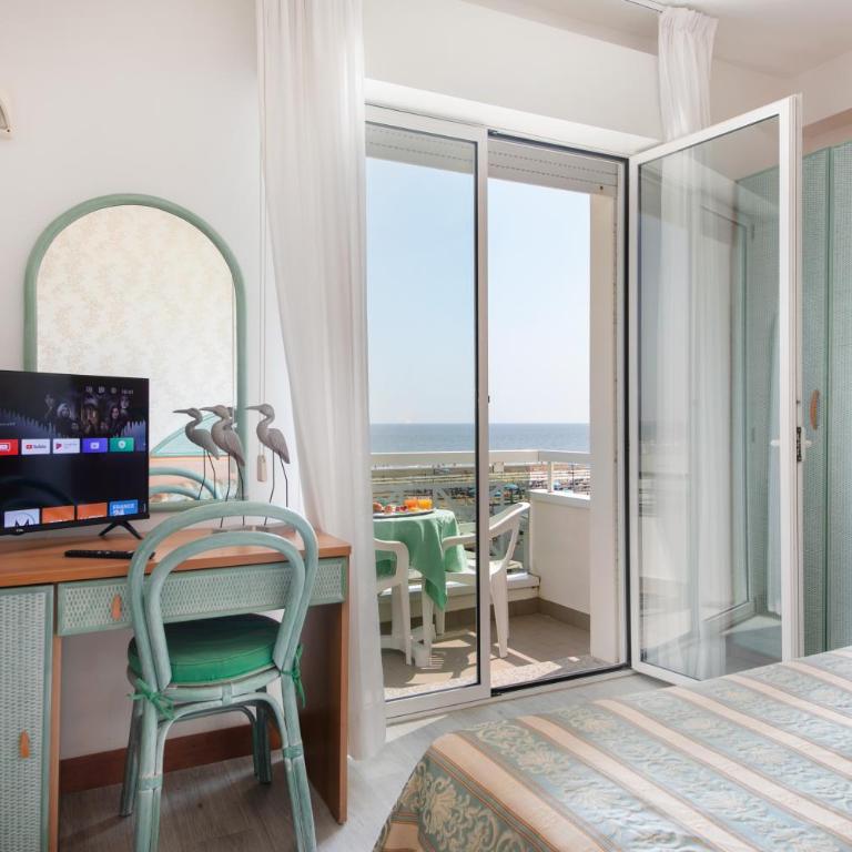 Hotel Cigno D'Oro - Double or Twin Room with Balcony and Sea View - 3