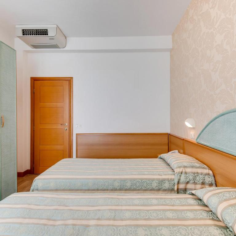 Hotel Cigno D'Oro - Economy Double or Twin Room - 9