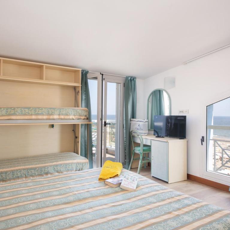 Hotel Cigno D'Oro - Quadruple Room with Sea View - 6