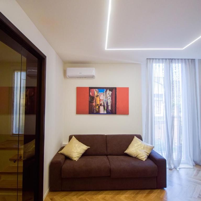 SiBilla Suite Apartment - via Piella 14 - Two-Bedroom Apartment - 9