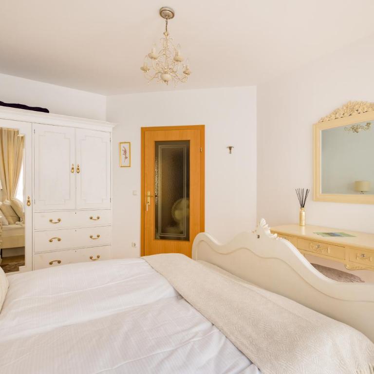 Pfamhaus Luxury Apartments - Three-Bedroom Townhouse - 26