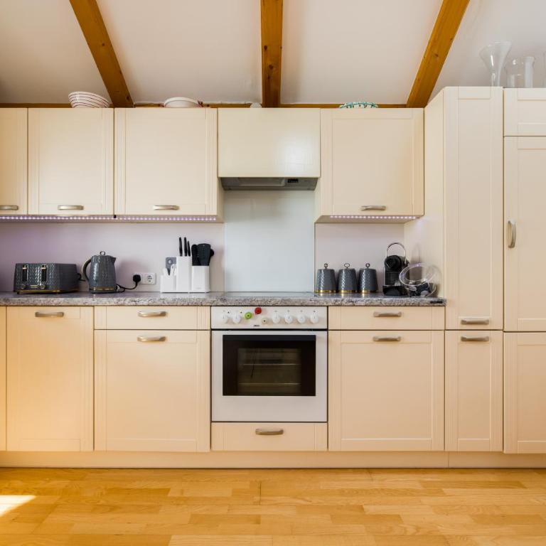 Pfamhaus Luxury Apartments - Three-Bedroom Townhouse - 21