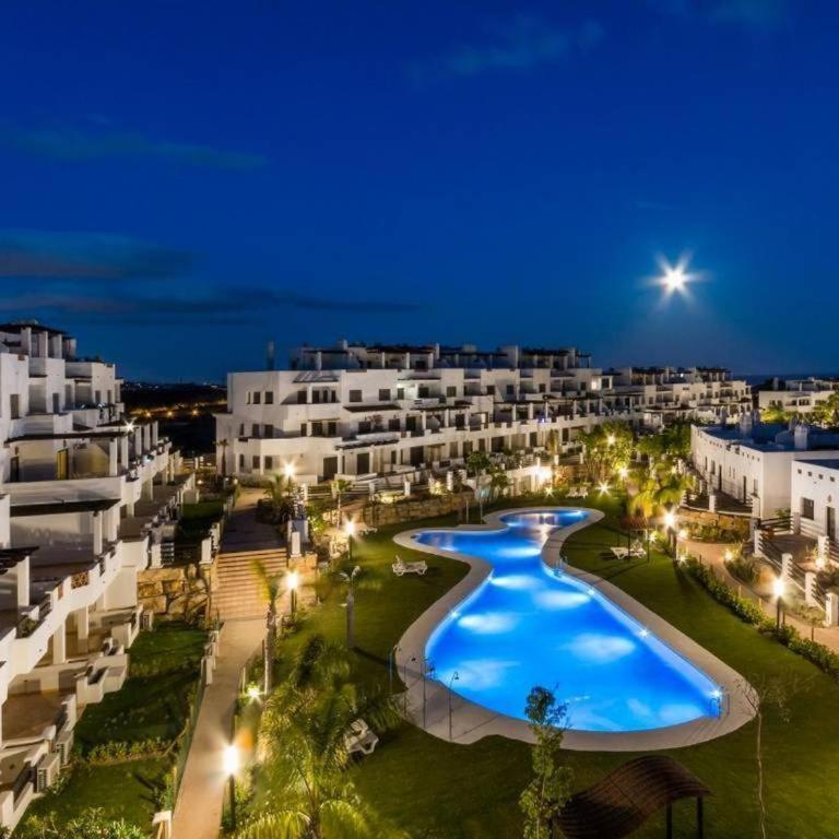 Luxury Apartment with Private Garden & Solarium, Sunset Golf, Marbella, Estepona - Three-Bedroom Apartment - 44