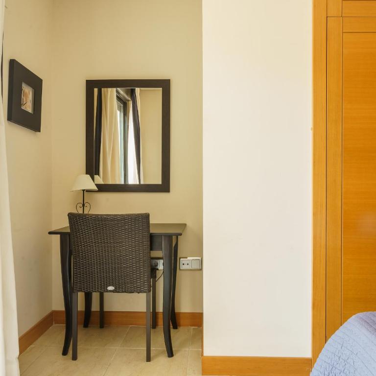 Luxury Apartment with Private Garden & Solarium, Sunset Golf, Marbella, Estepona - Three-Bedroom Apartment - 19