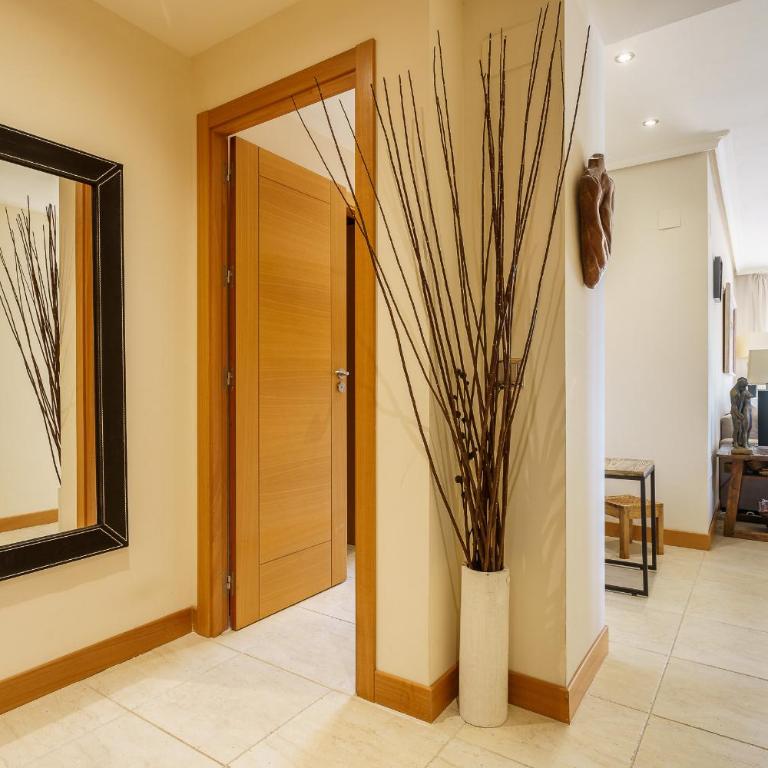 Luxury Apartment with Private Garden & Solarium, Sunset Golf, Marbella, Estepona - Three-Bedroom Apartment - 29