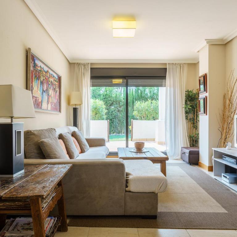 Luxury Apartment with Private Garden & Solarium, Sunset Golf, Marbella, Estepona - Three-Bedroom Apartment - 12