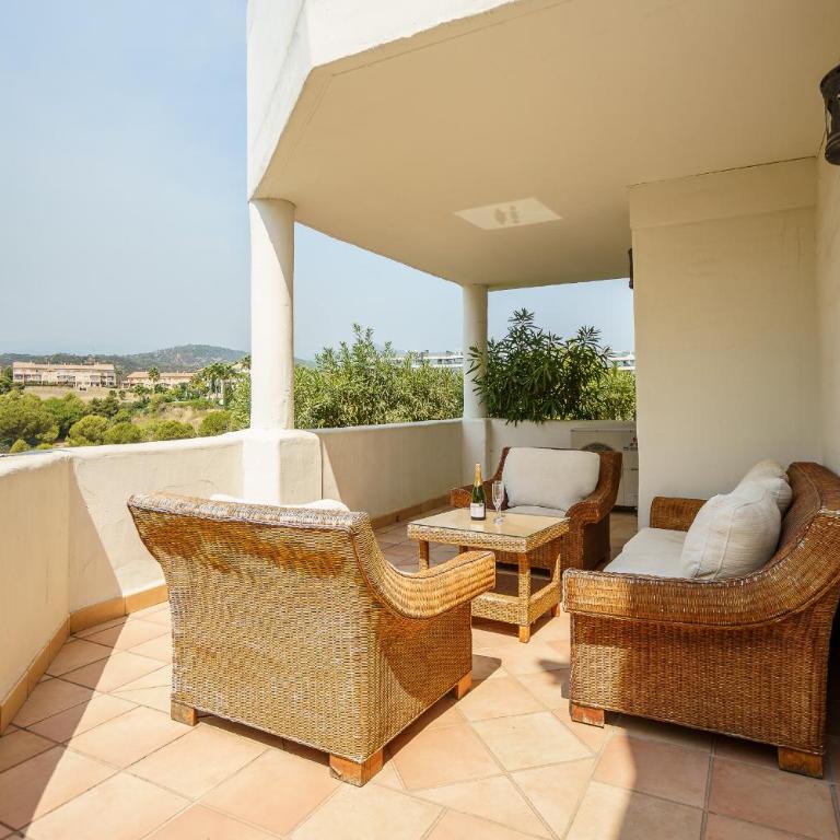 Luxury Apartment with Private Garden & Solarium, Sunset Golf, Marbella, Estepona - Three-Bedroom Apartment - 34