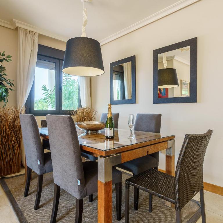 Luxury Apartment with Private Garden & Solarium, Sunset Golf, Marbella, Estepona - Three-Bedroom Apartment - 14