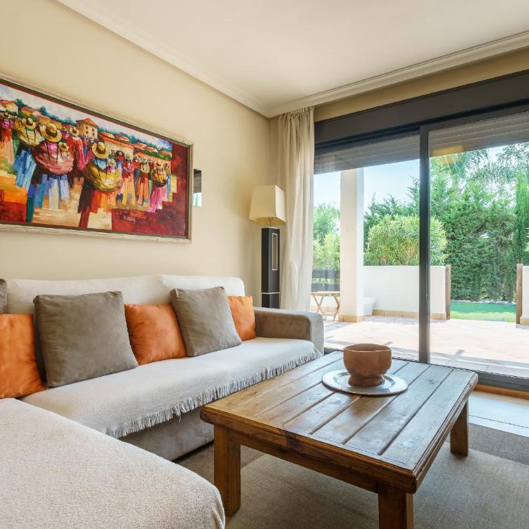 Luxury Apartment with Private Garden & Solarium, Sunset Golf, Marbella, Estepona - Three-Bedroom Apartment - 15