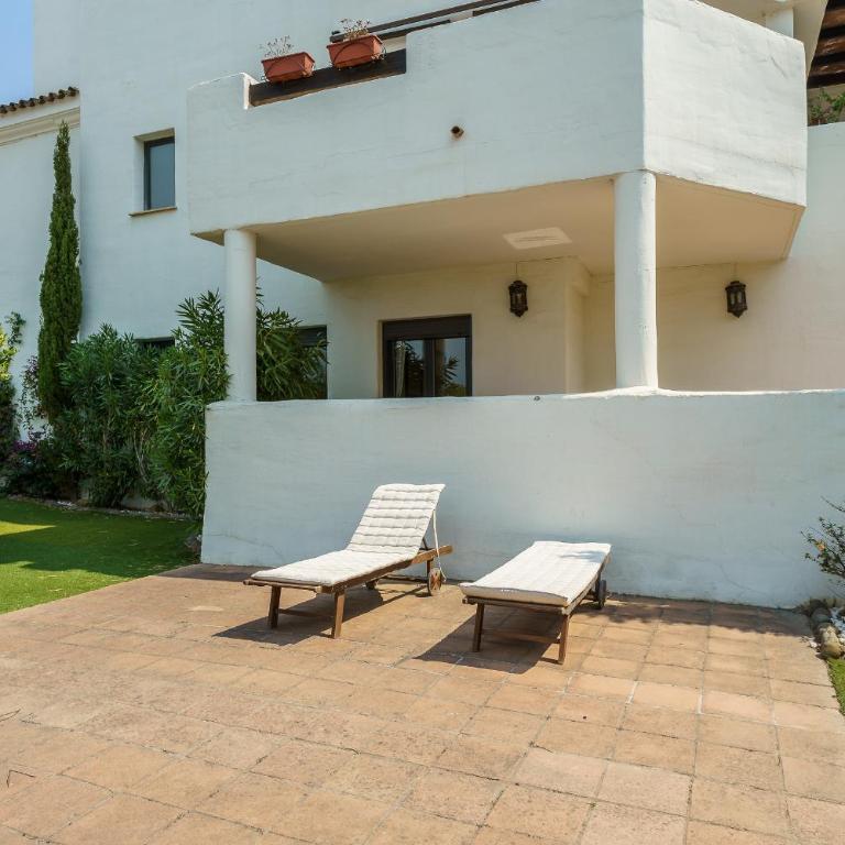 Luxury Apartment with Private Garden & Solarium, Sunset Golf, Marbella, Estepona - Three-Bedroom Apartment - 40