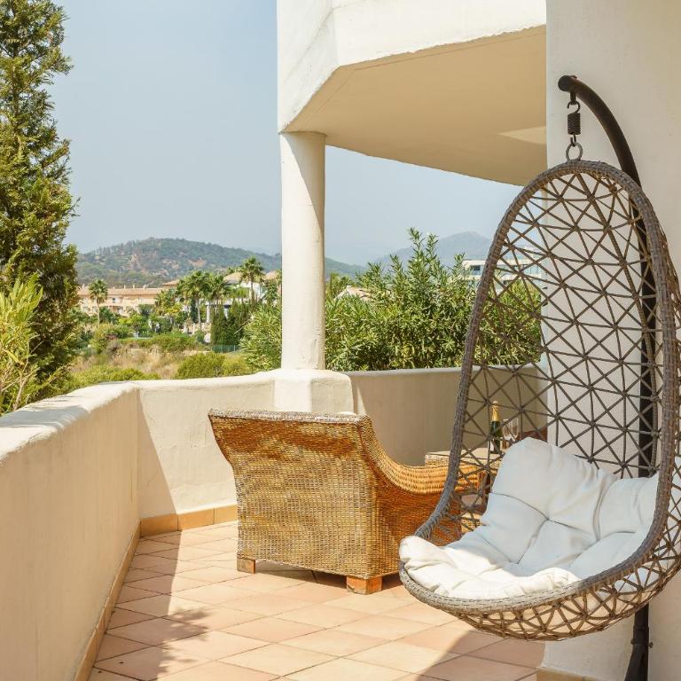 Luxury Apartment with Private Garden & Solarium, Sunset Golf, Marbella, Estepona - Three-Bedroom Apartment - 37