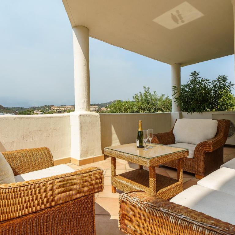 Luxury Apartment with Private Garden & Solarium, Sunset Golf, Marbella, Estepona - Three-Bedroom Apartment - 33