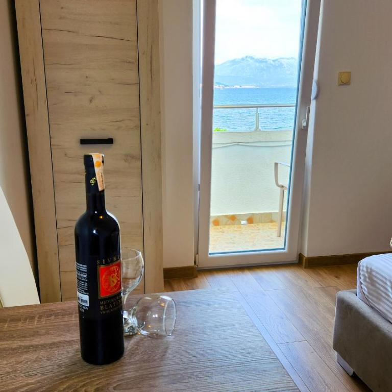 Apartments Maxi Katić - King Room with Sea View - 3