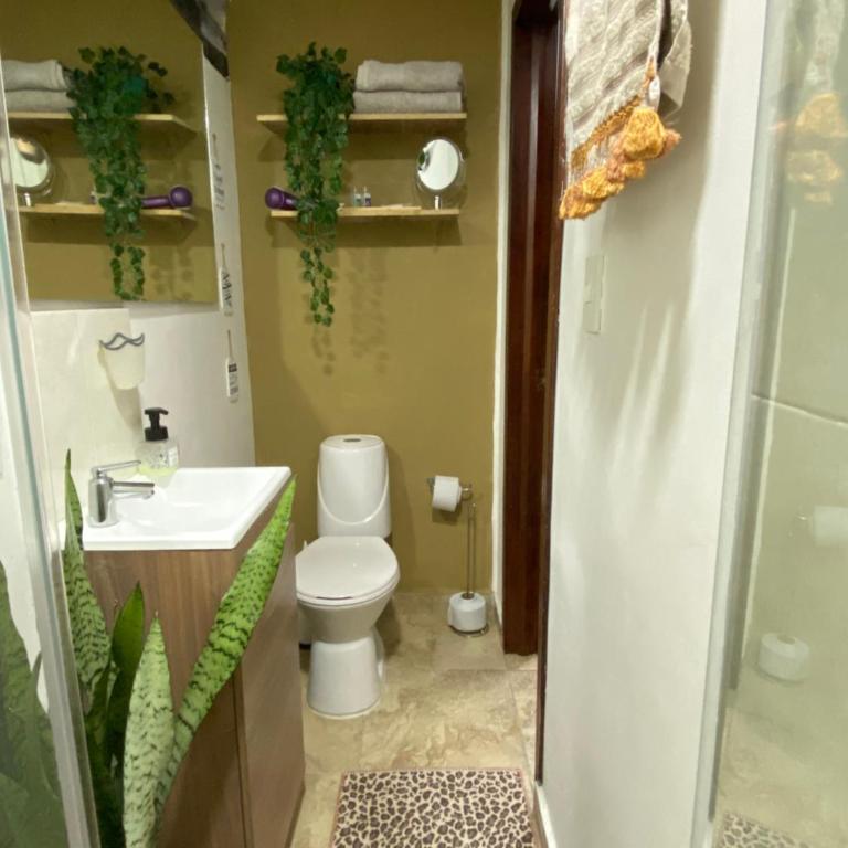 Apartaestudio lindo cómodo, cercano a todo, con portería y parqueadero cubierto gratis!! - Apartamento de 1 dormitorio - 16