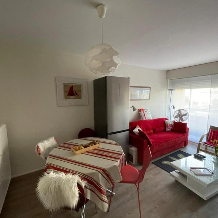 Charmant appartement à 50m de la plage avec terrasse, parking privé et balcon aménagé - FR-1-413-216 - Appartement - 1