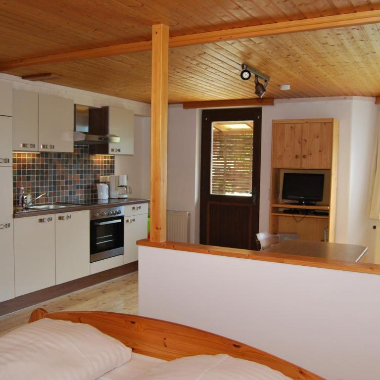Gästehaus Pernull - Apartment mit 2 Schlafzimmern und Terrasse - 2