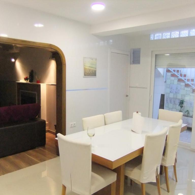 Chalet La Serreta - Four-Bedroom House - 14