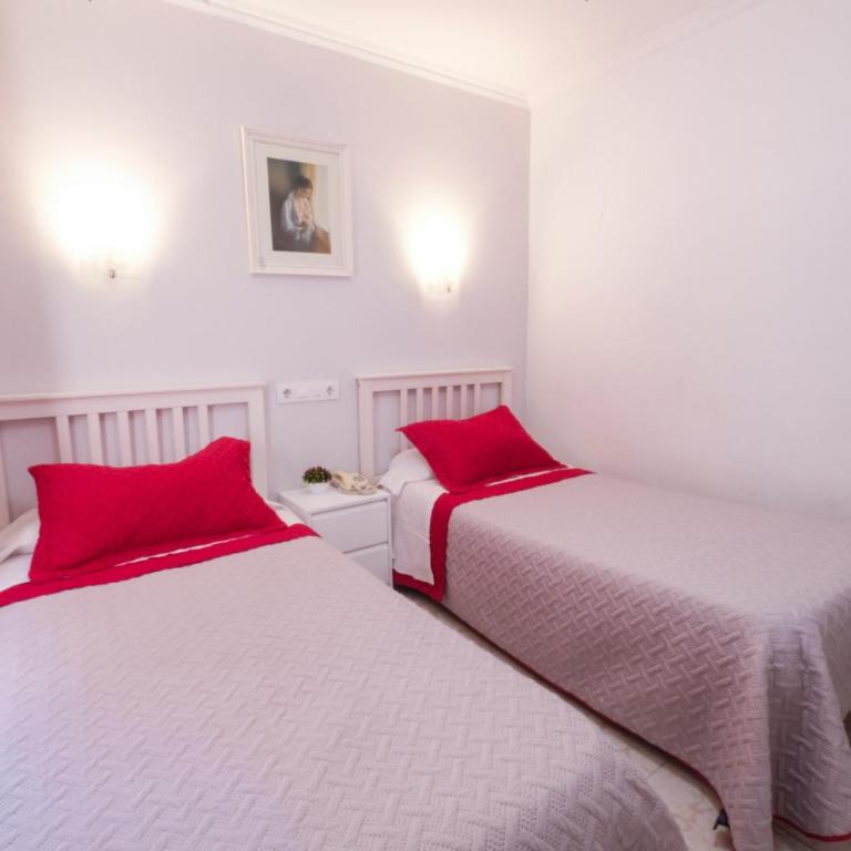 Hostal Ramos - Habitación Doble Estándar con balcón - 2 camas - 4