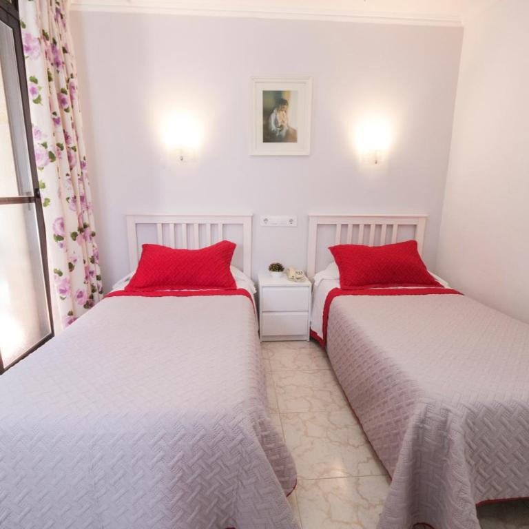 Hostal Ramos - Habitación Doble Estándar con balcón - 2 camas - 3