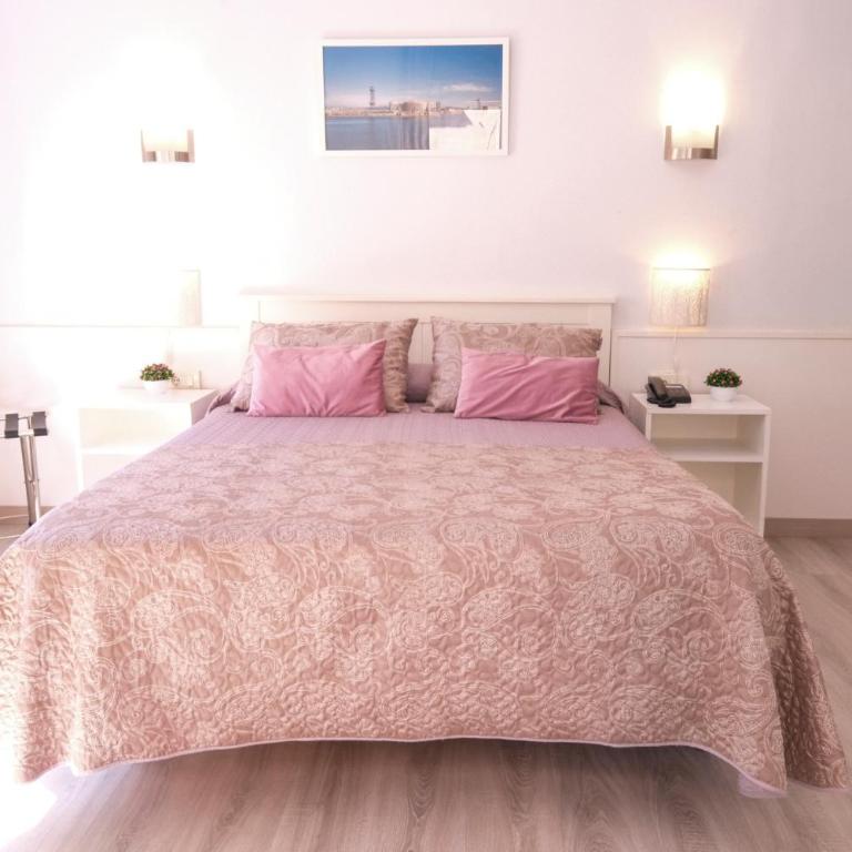 Hostal Ramos - Habitación Doble Superior con balcón - 7
