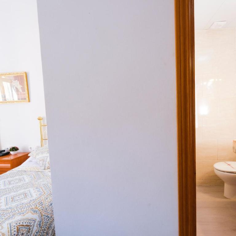Hostal Ramos - Habitación Doble con balcón - 2 camas - 16