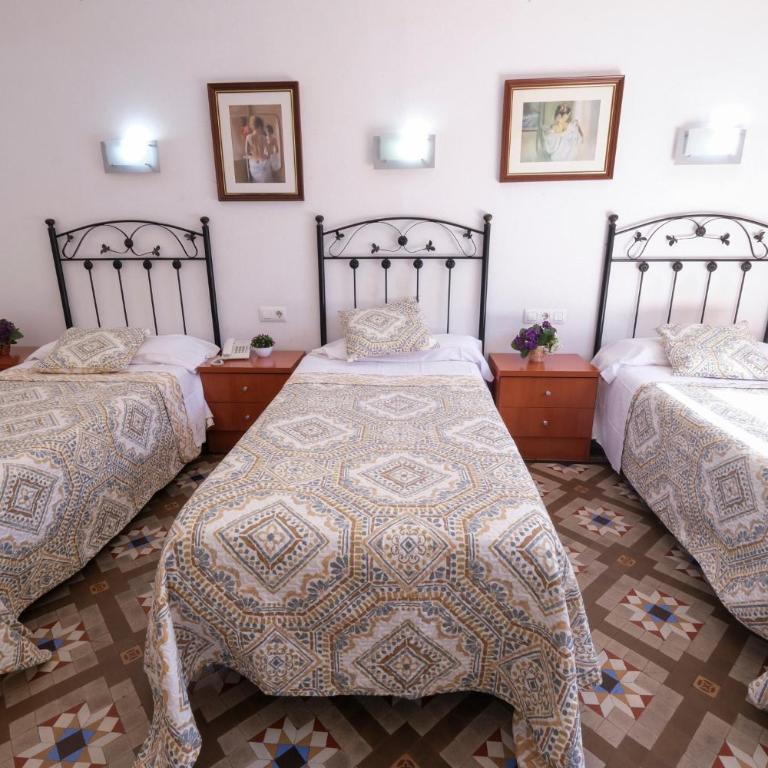 Hostal Ramos - Habitación Triple Superior con balcón - 4