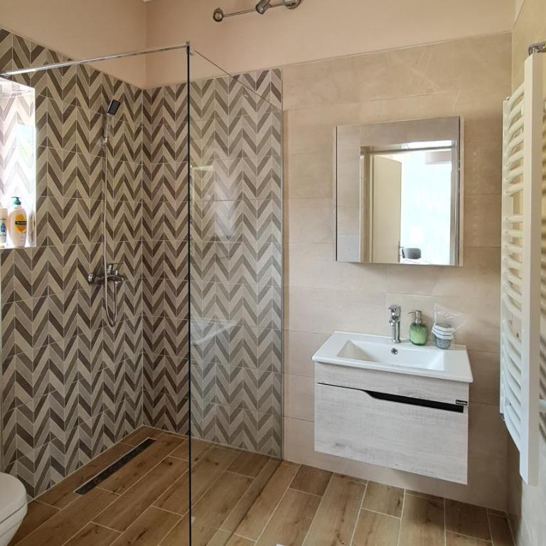 Urban Haven - Deluxe Queen Room - 3