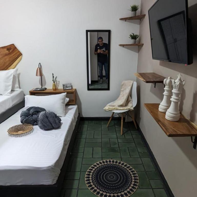 UKU INN - Standard Twin Room with Shared Bathroom - 4