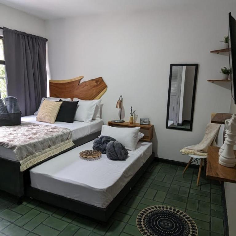 UKU INN - Standard Twin Room with Shared Bathroom - 1