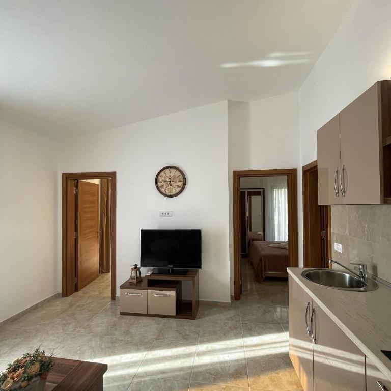 Robi Apartments - Deluxe Suite - 6