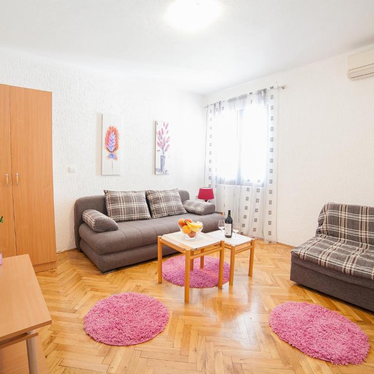 Apartments Viktorija - One-Bedroom Apartment with Balcony - 3