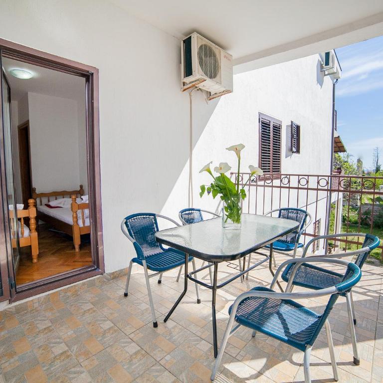 Apartments Viktorija - One-Bedroom Apartment with Balcony - 6