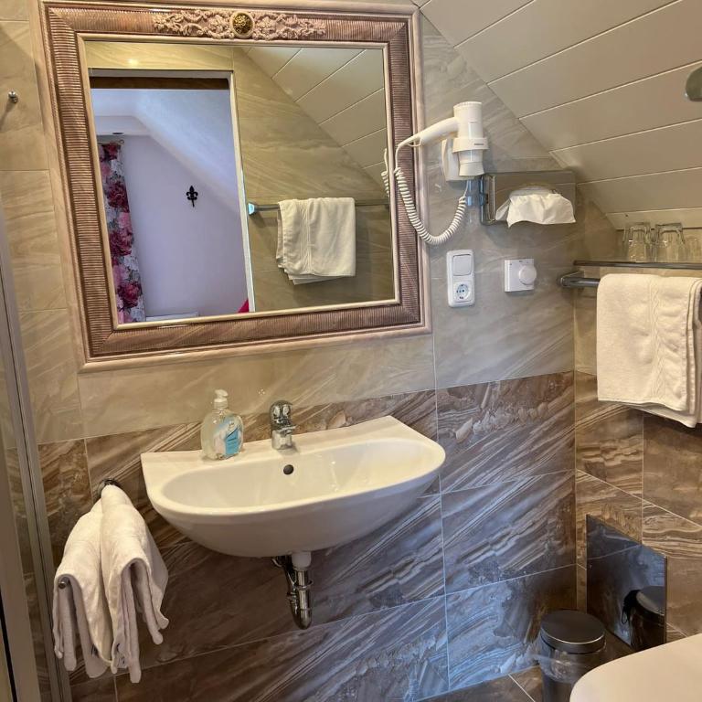 Seebär Velden - Doppelzimmer mit Balkon - 12
