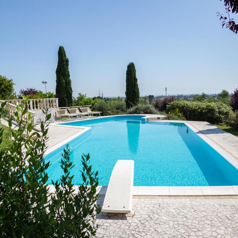 Villa Rolls - Porzione di Villa con piscina,giardino e parcheggi - Villa con 3 Camere da Letto - 4