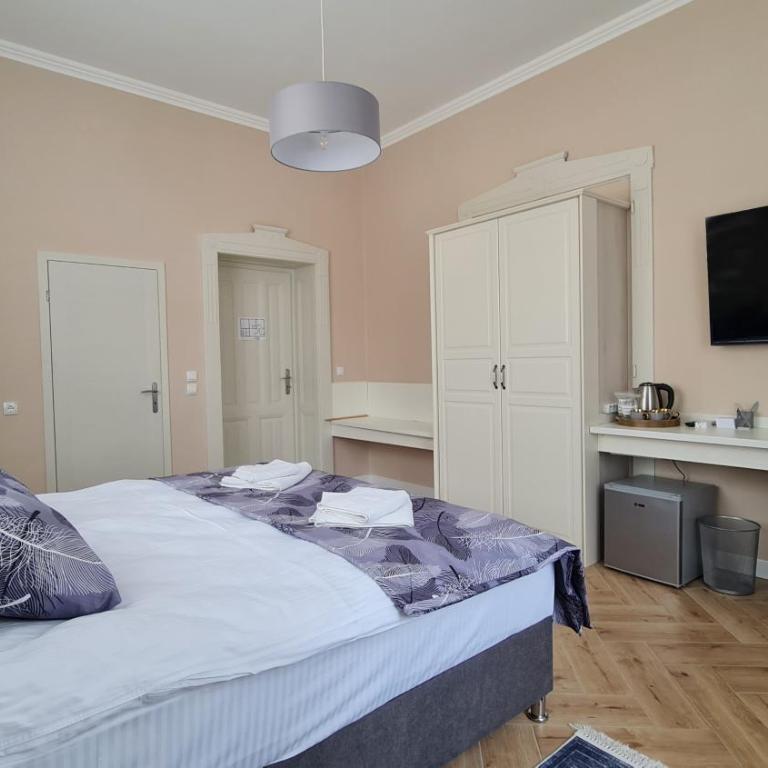 Urban Haven - Deluxe Queen Room - 1