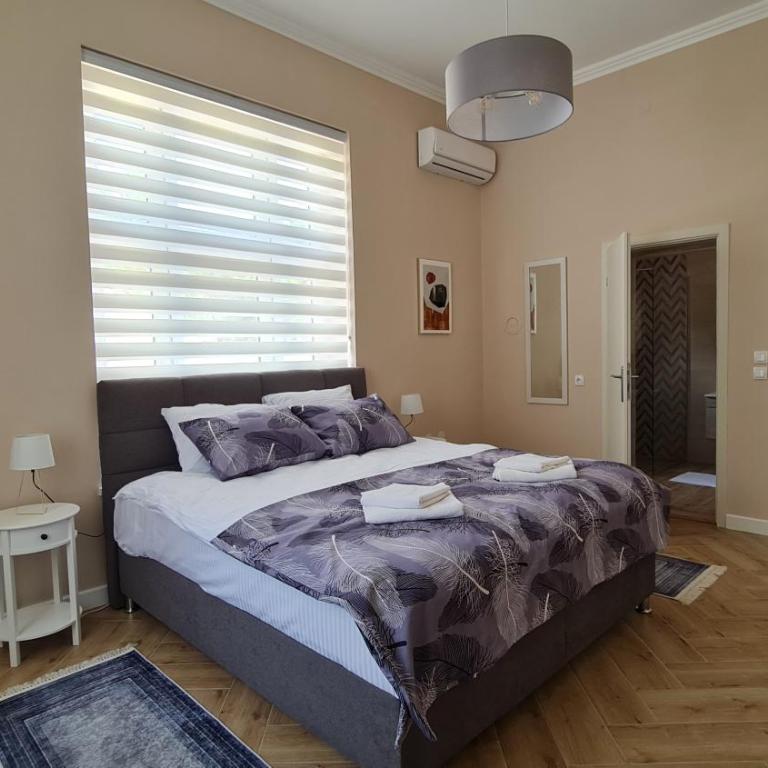 Urban Haven - Deluxe Queen Room - 4