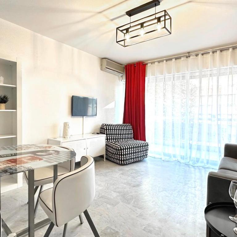 Beau studio centre Juan les Pins à 300m des plages - Apartment - 1
