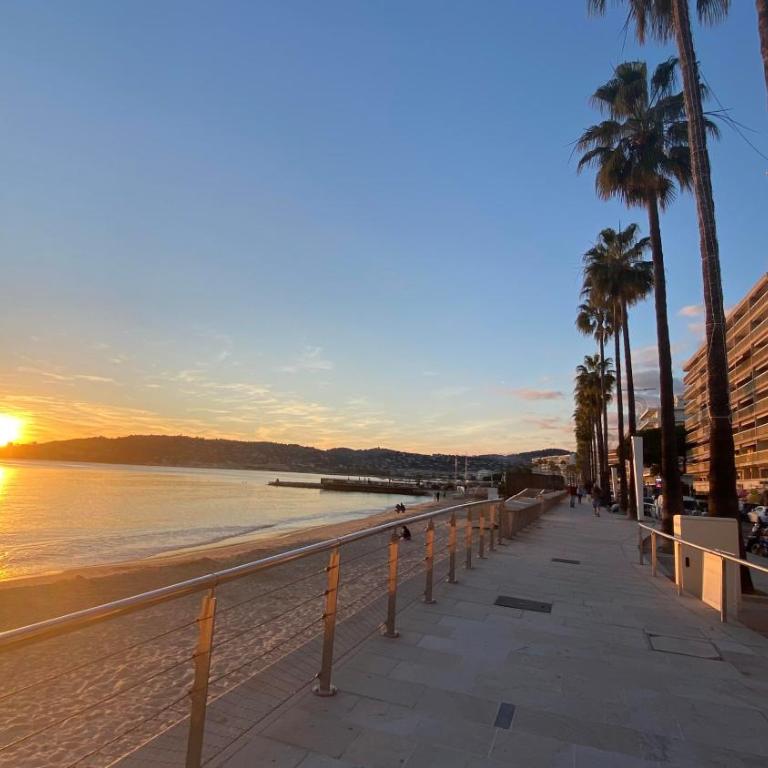 Beau studio centre Juan les Pins à 300m des plages - Apartment - 13
