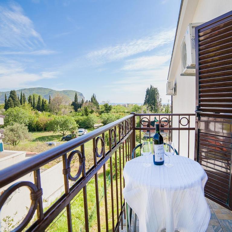 Apartments Viktorija - Studio with Balcony - 10