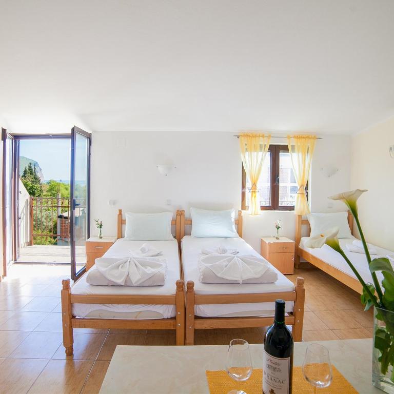 Apartments Viktorija - Studio with Balcony and Sea View (3 Adults) - 10