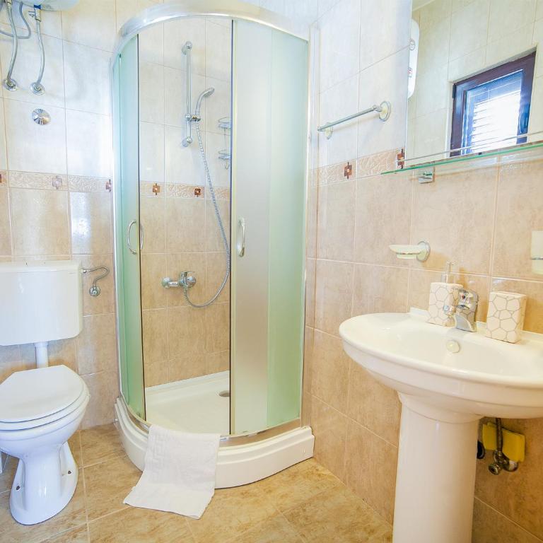 Apartments Viktorija - Studio with Balcony and Sea View (3 Adults) - 8