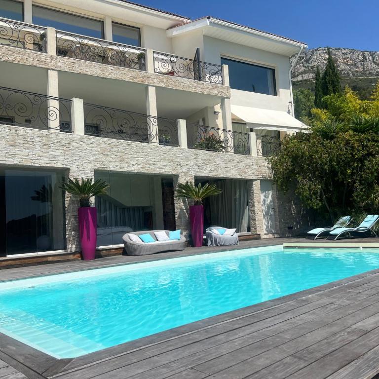 Luxury studio suite in artist Villa with sea view - Estudio Estándar - 13