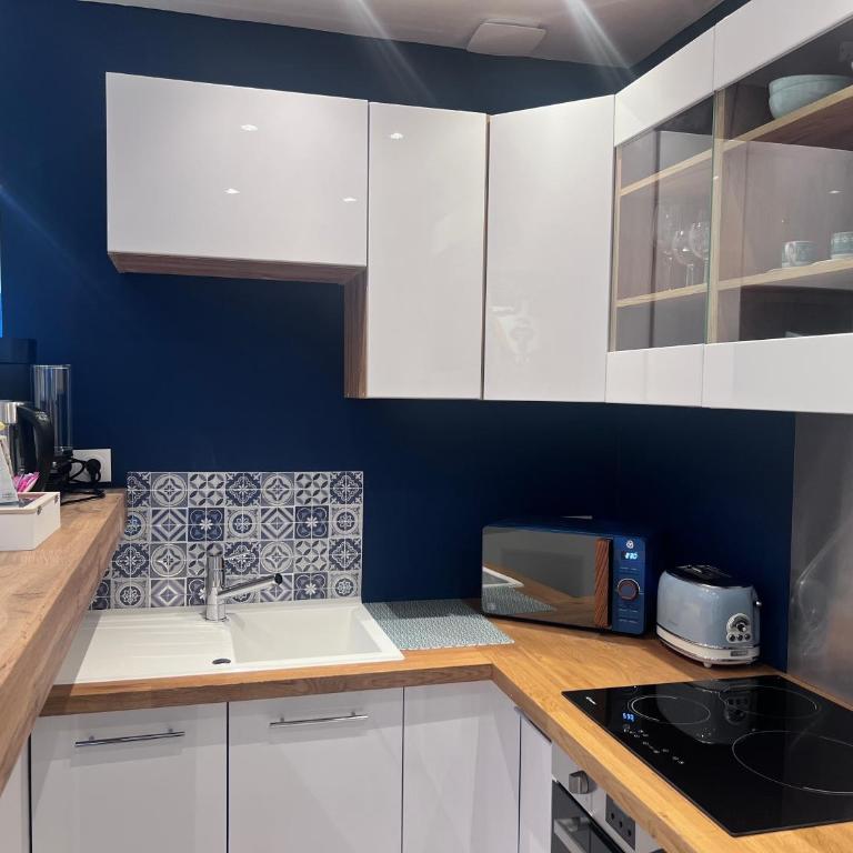 Luxury studio suite in artist Villa with sea view - Estudio Estándar - 8