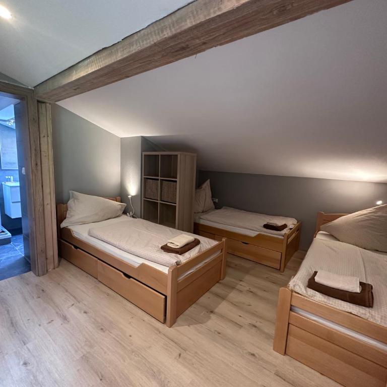 Haus Tirol - Dreibettzimmer mit Balkon - 2