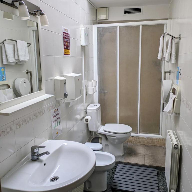 Hostal Alogar - Twin Room with Shared Bathroom - 14