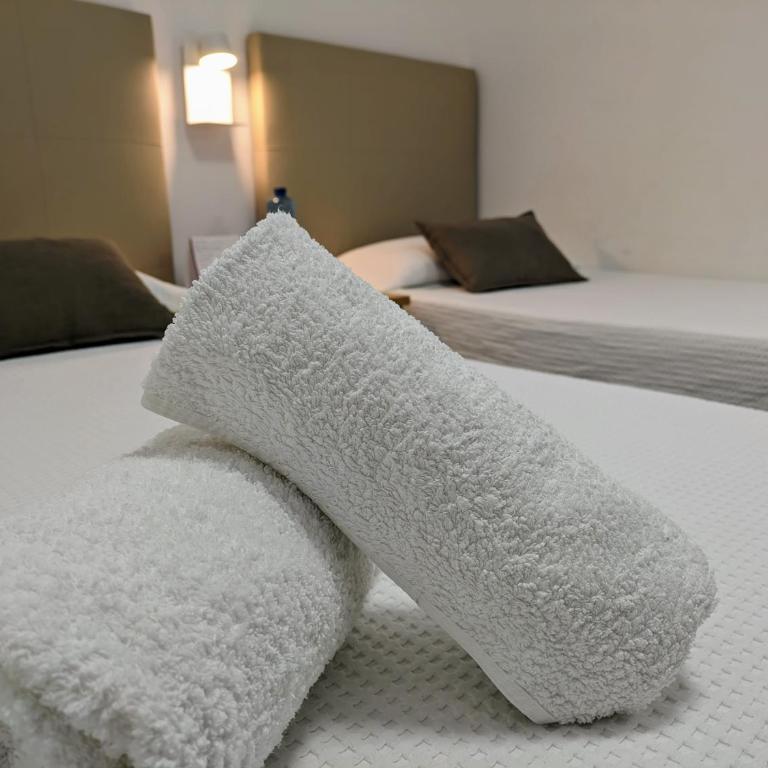 Hostal Alogar - Twin Room with Shared Bathroom - 16
