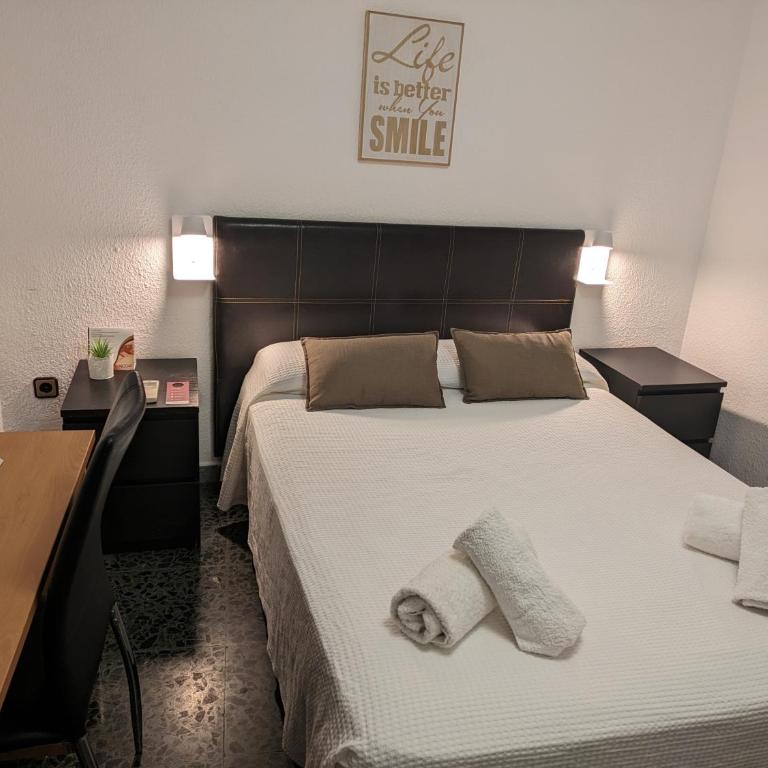 Hostal Alogar - Double Room with Shared Bathroom - 14