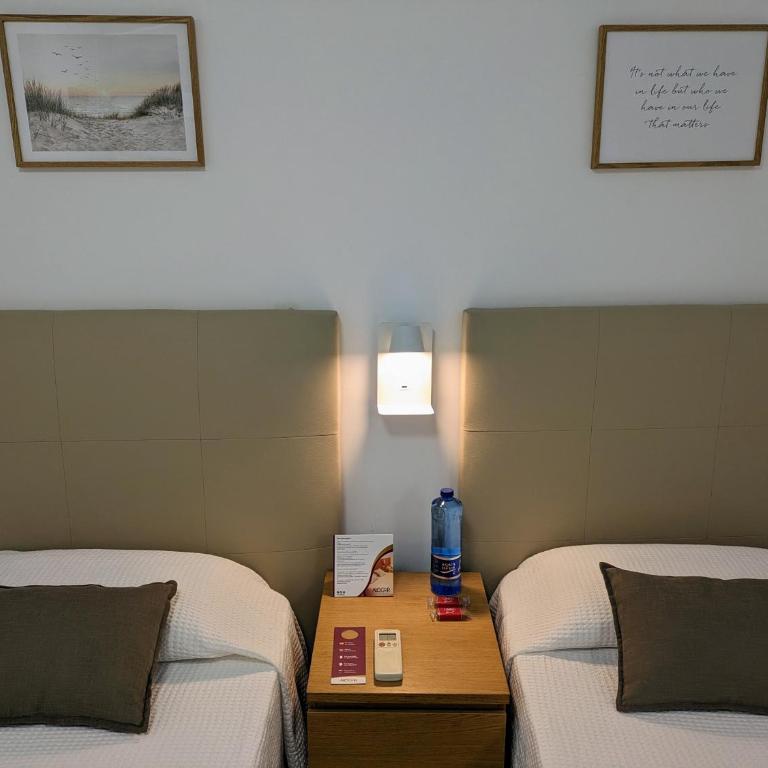 Hostal Alogar - Twin Room with Shared Bathroom - 17