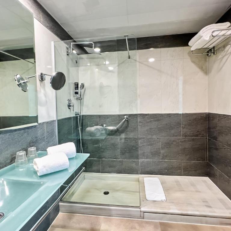 Leonardo Hotel Fuengirola Costa del Sol - Habitación Triple Confort - 3
